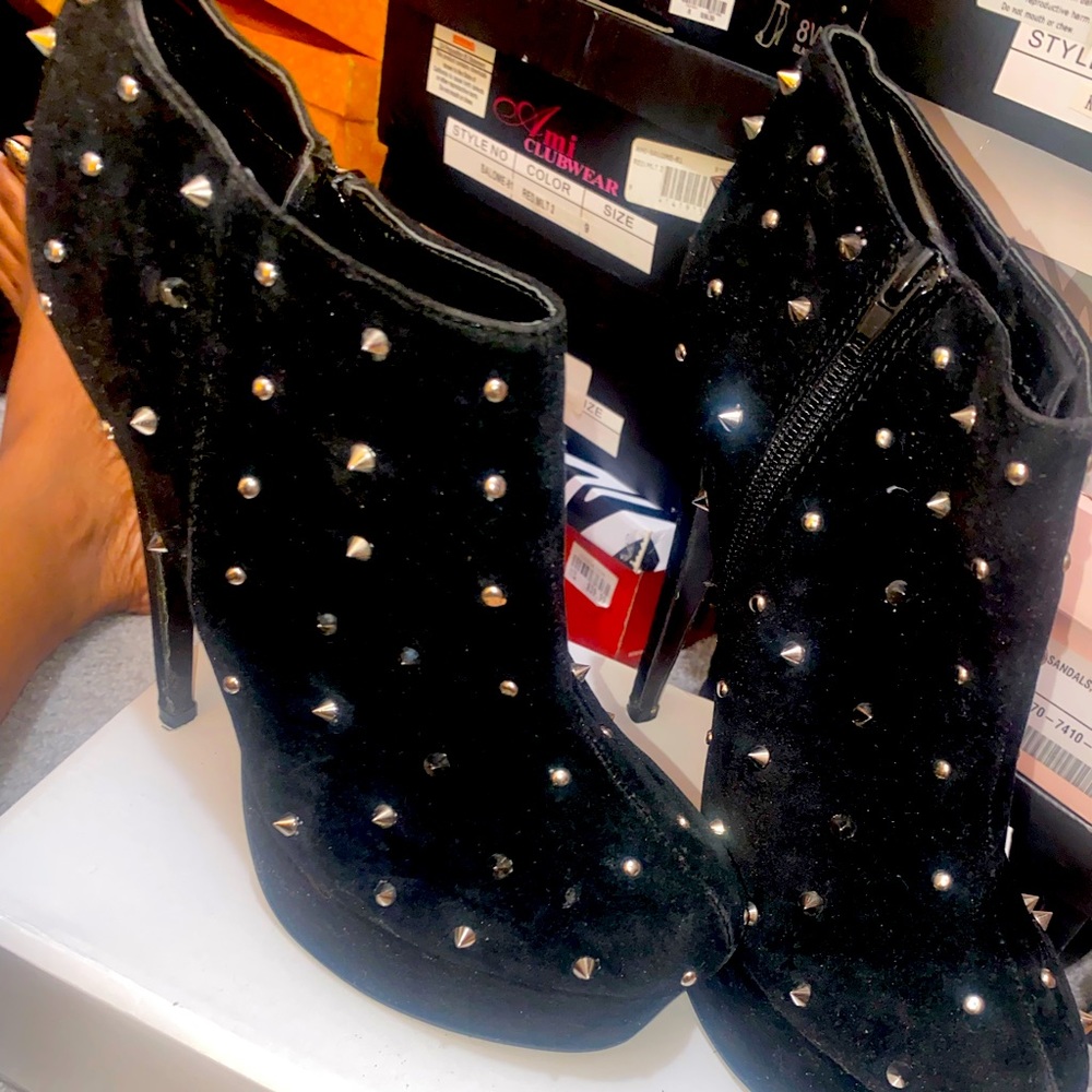 Black ankle boots (Sold) - Picture 1 of 4